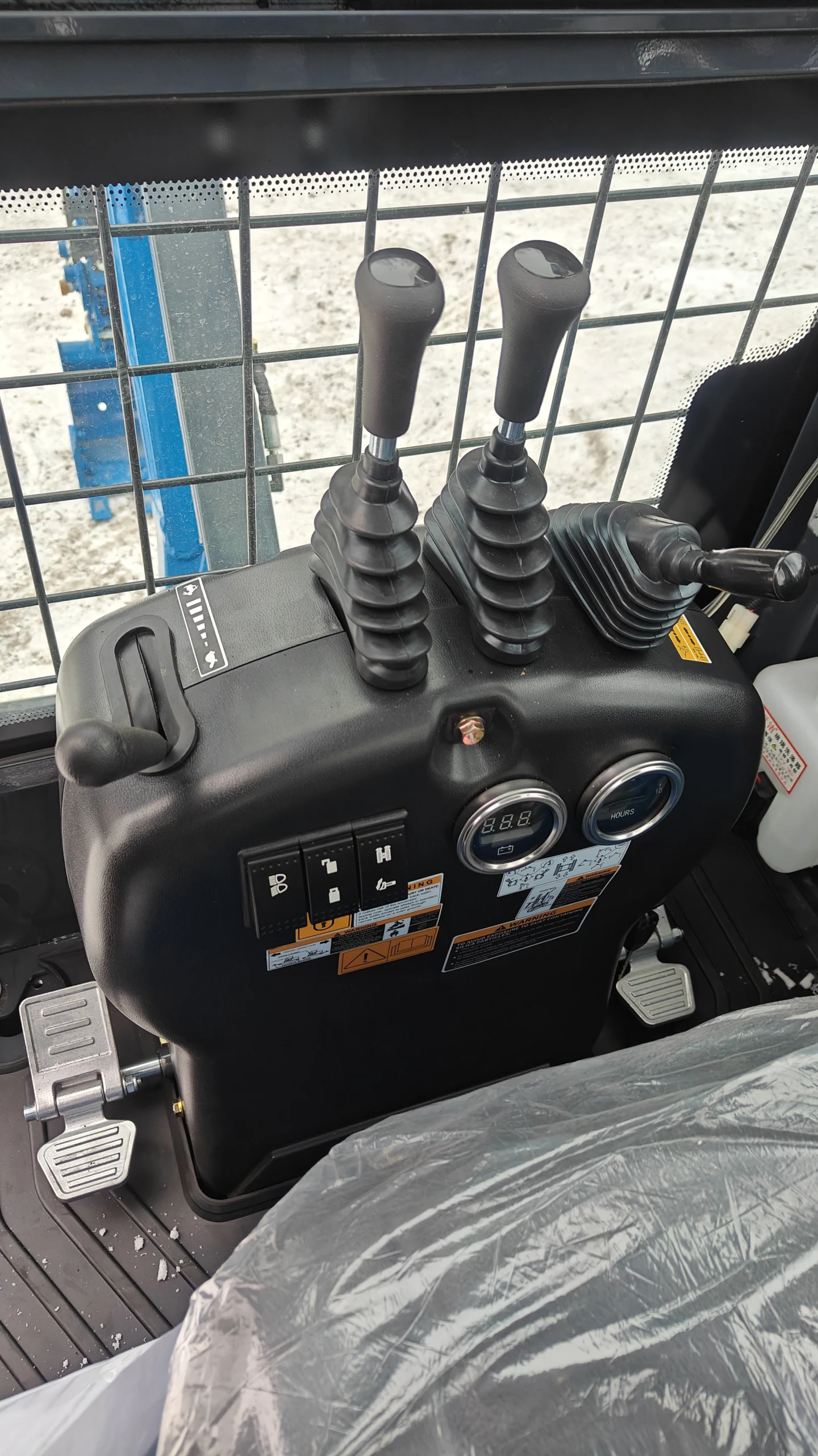 Minigrävare Rippa R10 ECO med hytt centrumkonsol. Minigrävare Rippa R10 ECO med hytt centrumkonsol.