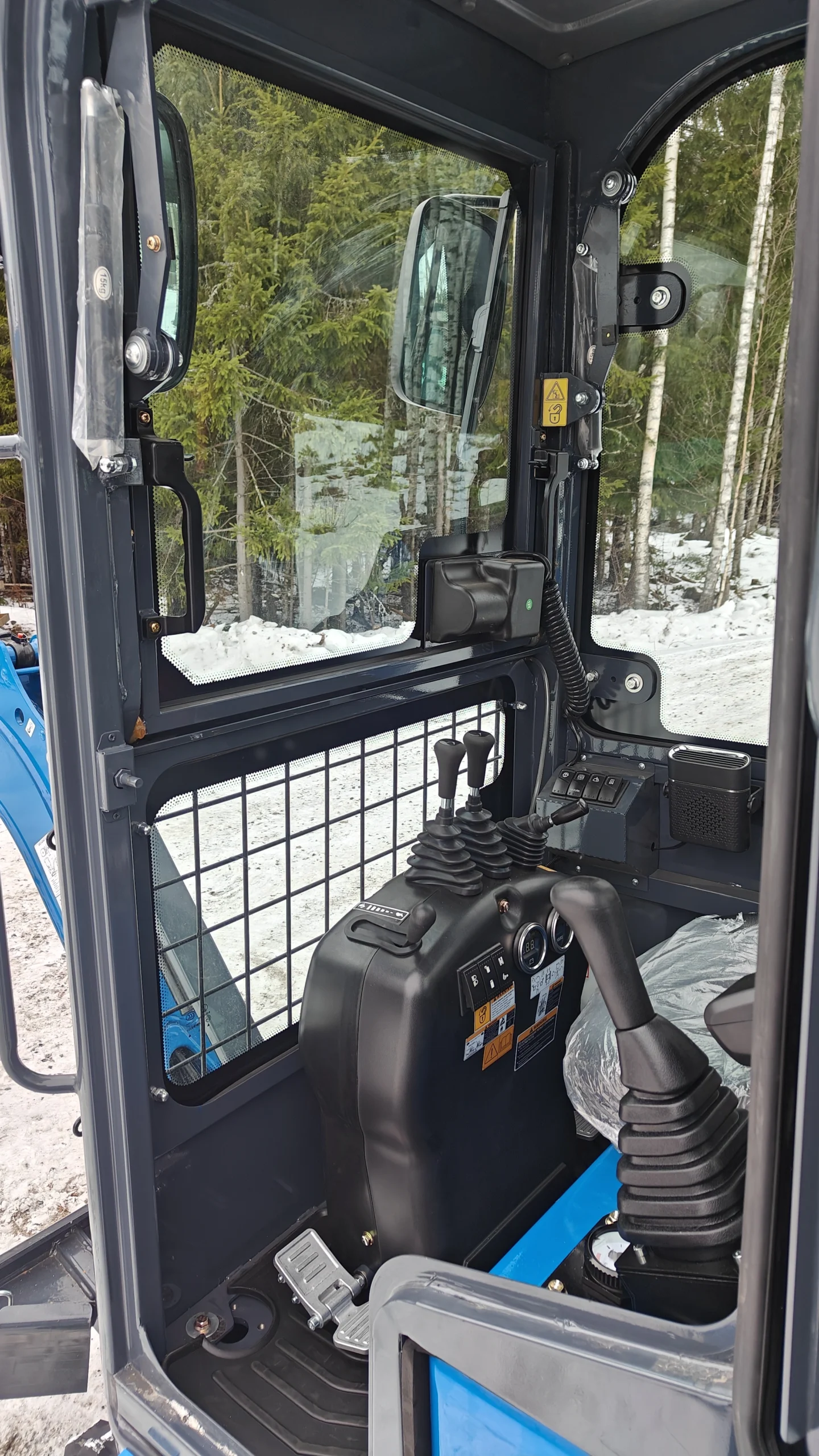 Minigrävare Rippa R10-6 ECO med hytt framruta Minigrävare Rippa R10-6 ECO med hytt framruta