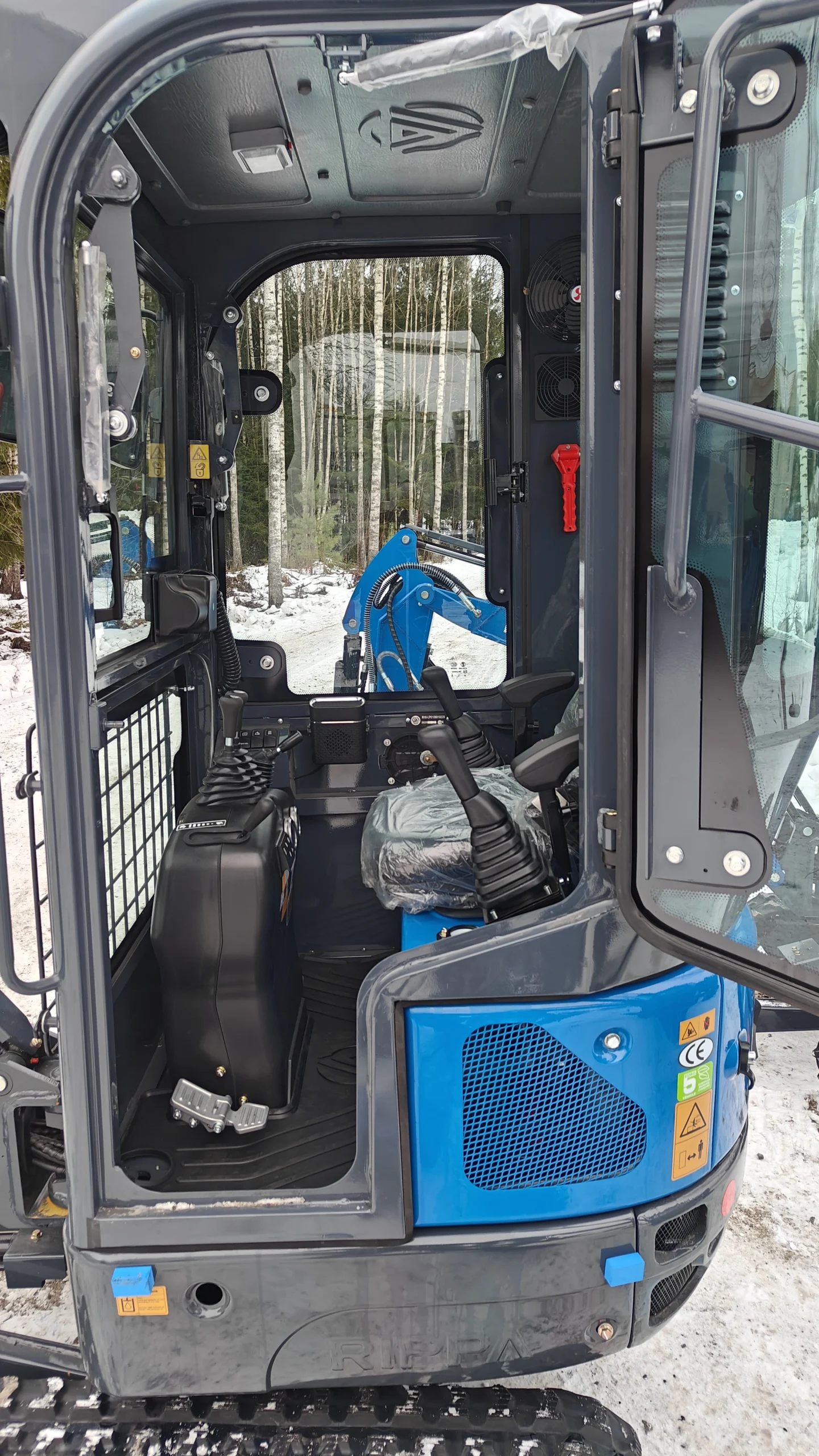 Minigrävare Rippa R10 ECO Hytt med värme interiör Minigrävare Rippa R10 ECO Hytt med värme interiör