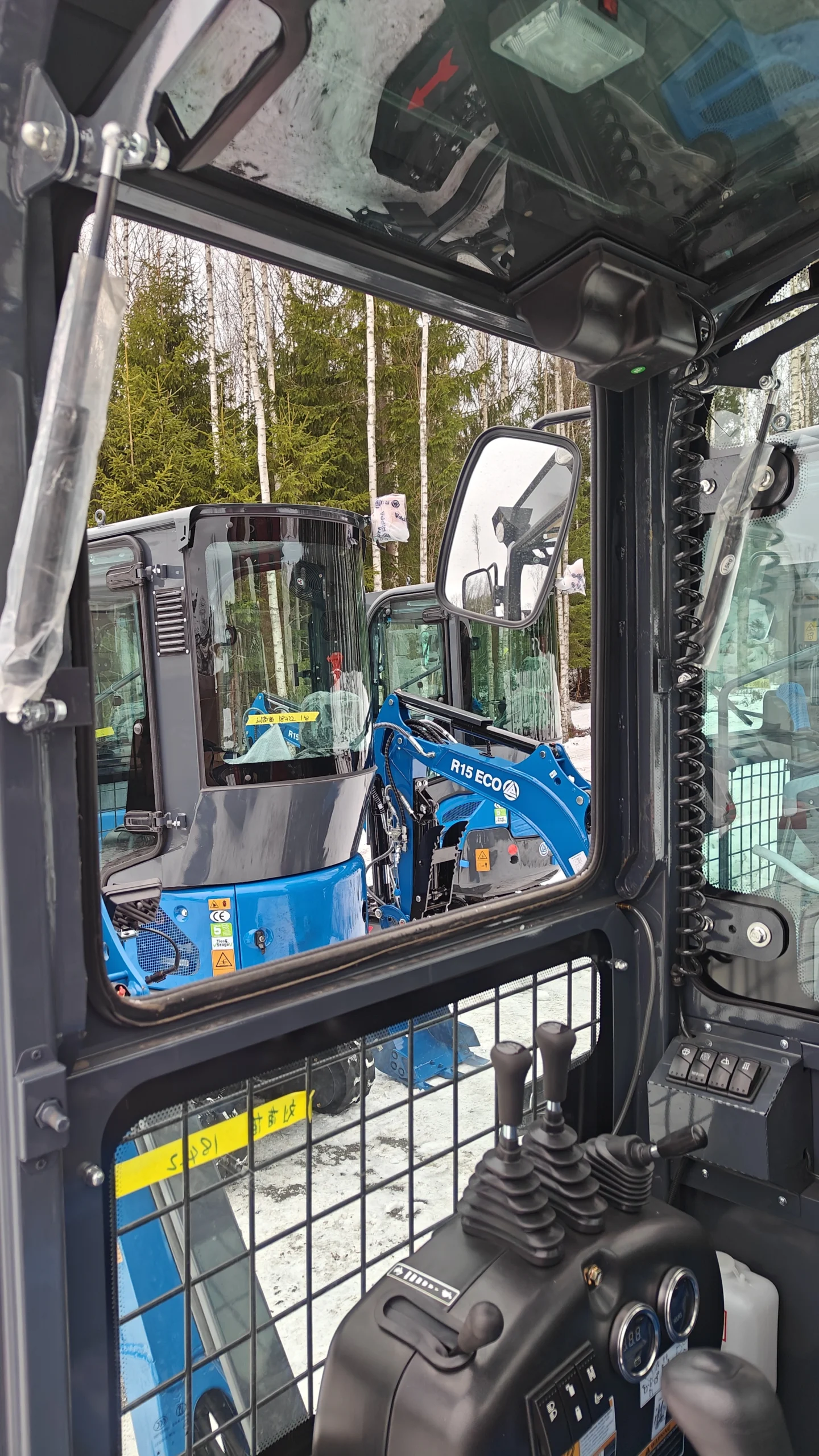 Minigrävare Rippa R10 med hytt öppet fönster Minigrävare Rippa R10 med hytt öppet fönster