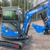 Minigrävare 2,5 ton, hytt med AC, bomsväng, breddbara larver, hydraulisk tumme, hydrauliskt snabbfäste, tiltskopa, tjälkrok, smalskopa, kratta mm