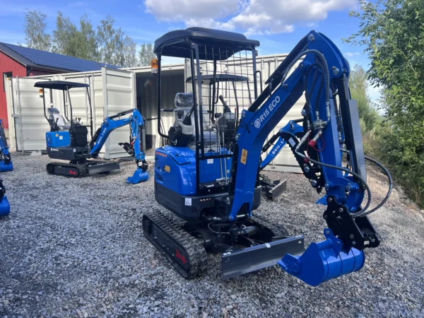 Minigrävare Rippa R15 1,5 ton med bomsväng, breddbara larver, hydraulisk tumme, snabbfäste, planerskopa med tilt, tjälkrok, smalskopa, kratta.