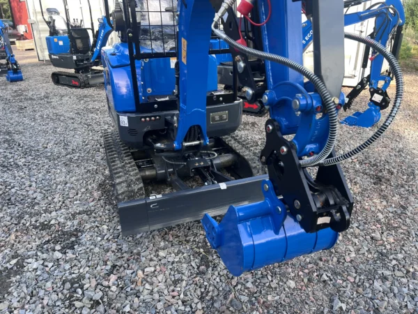 Rippa R15 minigrävare detaljer med bomsväng och schaktblad mm.