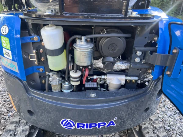 Rippa R15 minigrävare med 3 cylindrig dieselmotor från Kubota D722.